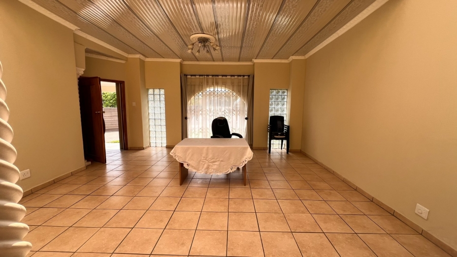 4 Bedroom Property for Sale in Langenhovenpark Free State